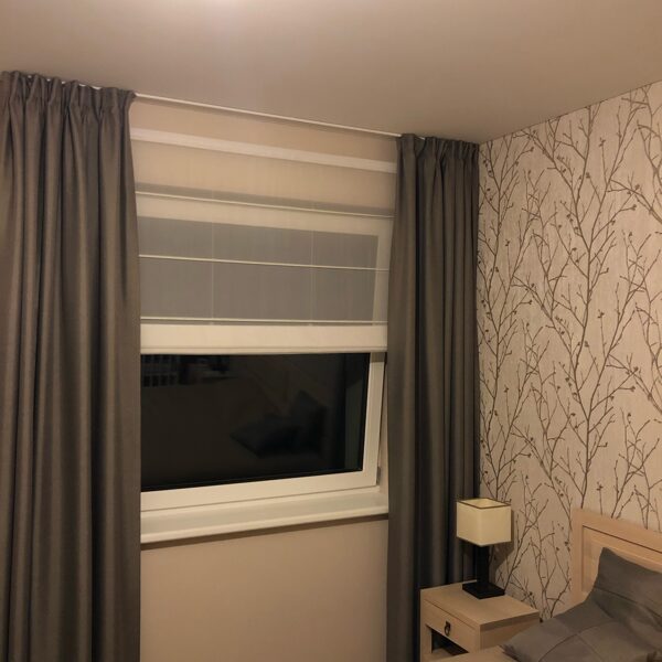 Dieninė romanetė derinta su naktinėmis užuolaidomis