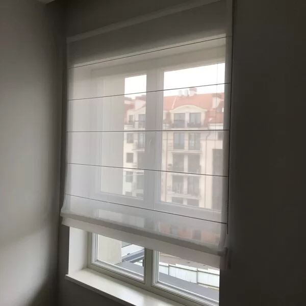 Dieninė romanetė su pakėlimo mechanizmu