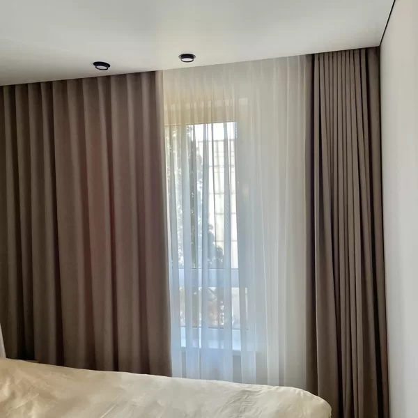 Dimout tipo audinys- ne 100 % temdymas, bet dažnai to užtenka. Atidengta ir